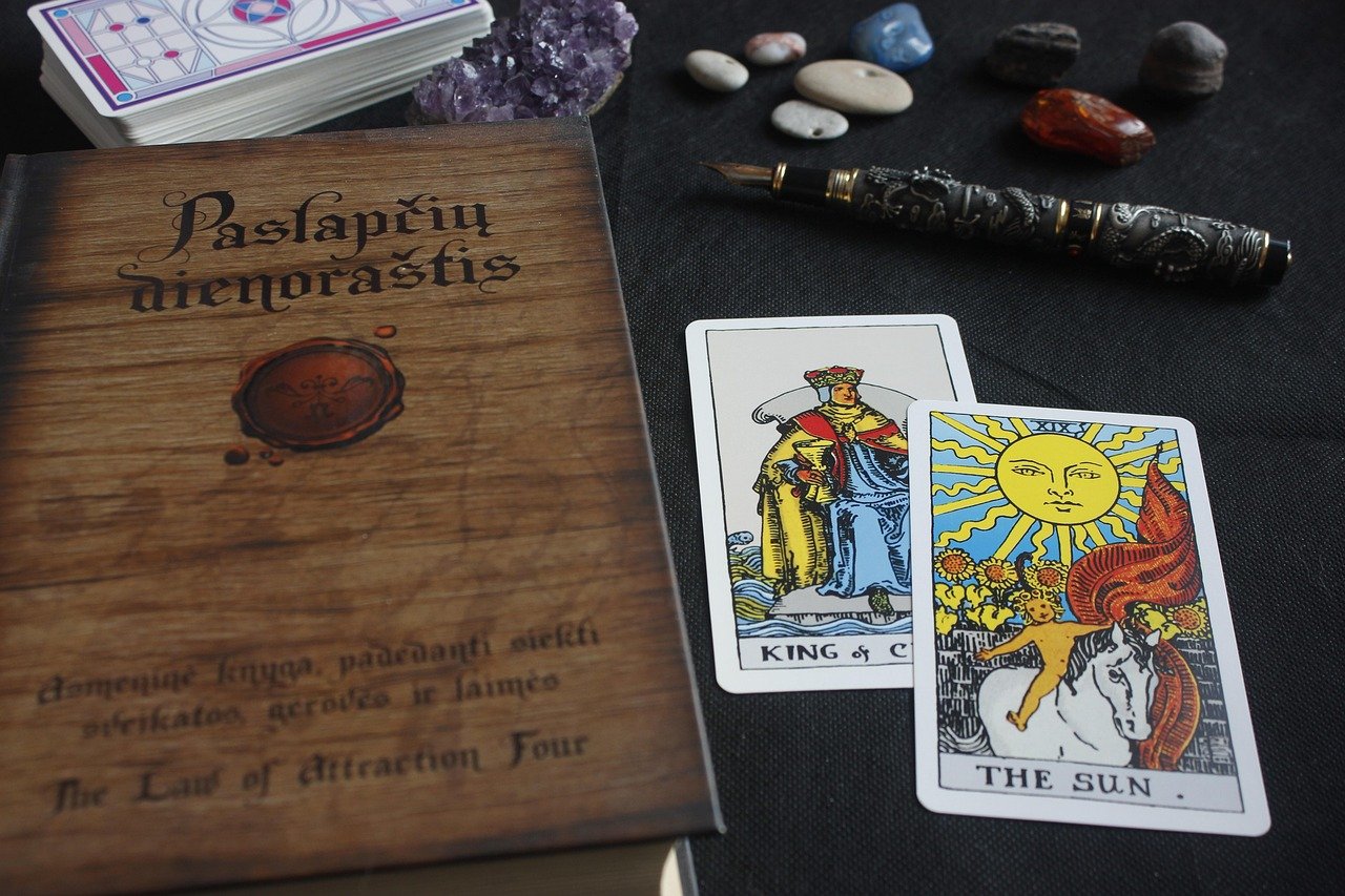 ¿Cómo interpretar varias cartas juntas en el tarot?